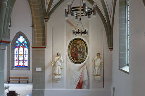 Malerische Spiegel an den Seitenaltären in St. Crescentius (Foto: Karl-Franz Thiede)